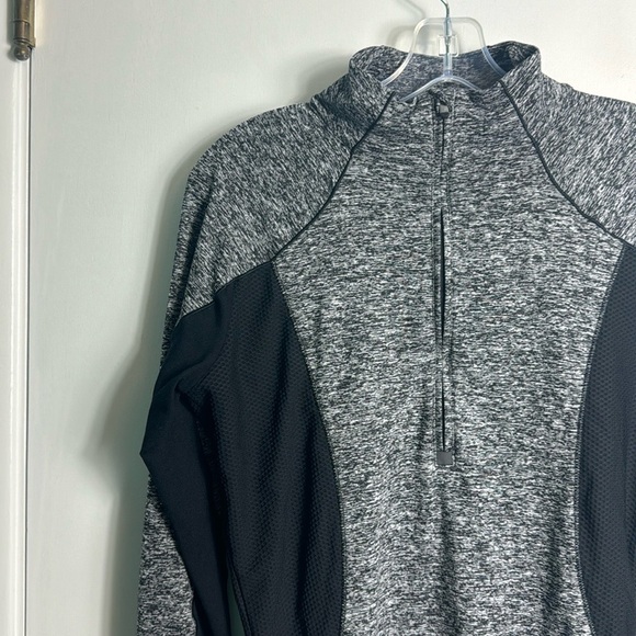 Athleta Colorblock Running Wild Half Zip Gray Black Size Small - Picture 3 of 9